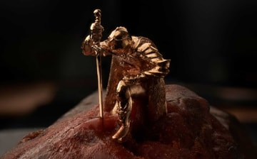 Zoom on a Knight micro engraved for Roger Dubuis Knights of the Round Table watch